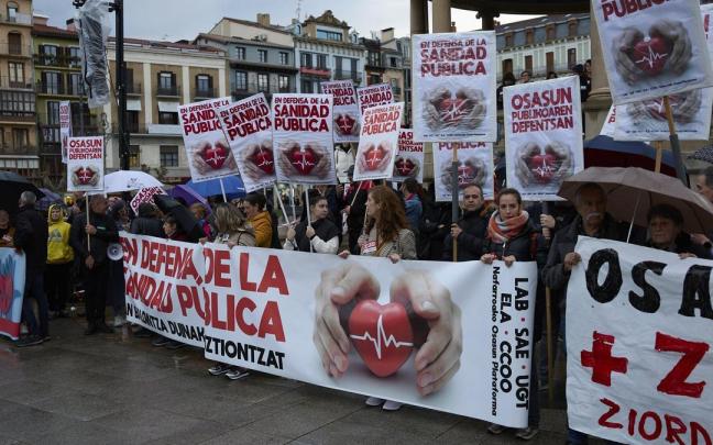 Manifestación convocada la semana pasada por LAB, SAE, UGT, ELA y CCOO, junto con la Plataforma Navarra de Salud, con el lema 'En defensa de la sanidad pública'.