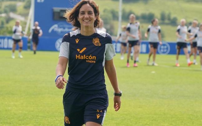 Natalia Arroyo sonríe a cámara en uno de los entrenamientos de esta temporada. / RUBEN PLAZA