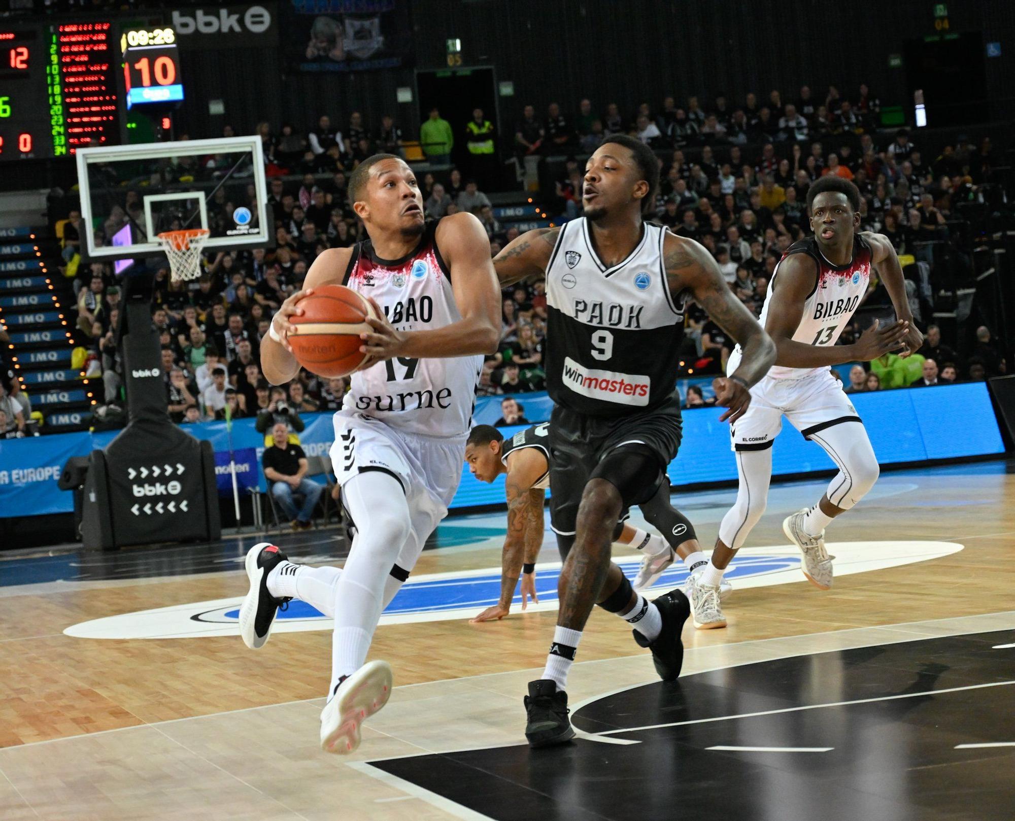 Melwin Pantzar, en acción en la final de la FIBA Europe Cup, es todo un referente en el Bilbao Basket de Ponsarnau. / OSKAR GONZÁLEZ