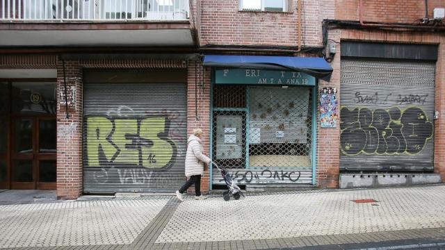 Locales vacíos en una calle de Donostia / Gorka Estrada