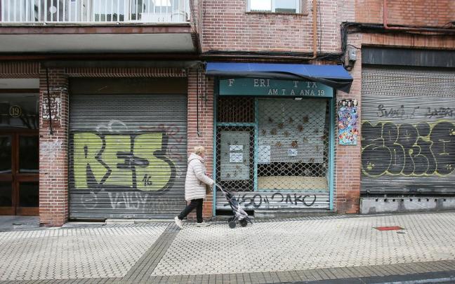Locales vacíos en una calle de Donostia / Gorka Estrada