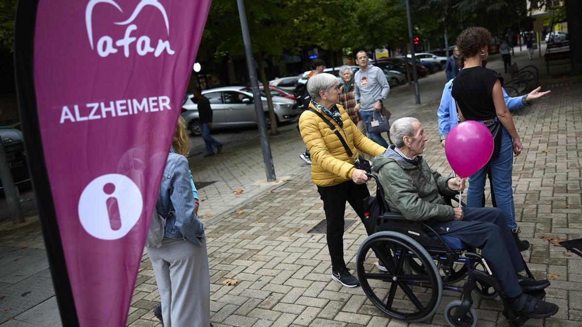 Participantes en un acto organizado por AFAN con motivo del Día Internacional del Alzheimer en 2024.