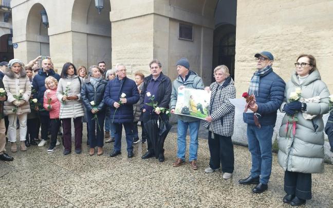Momento de la concentración en recuerdo de Ernest Lluch