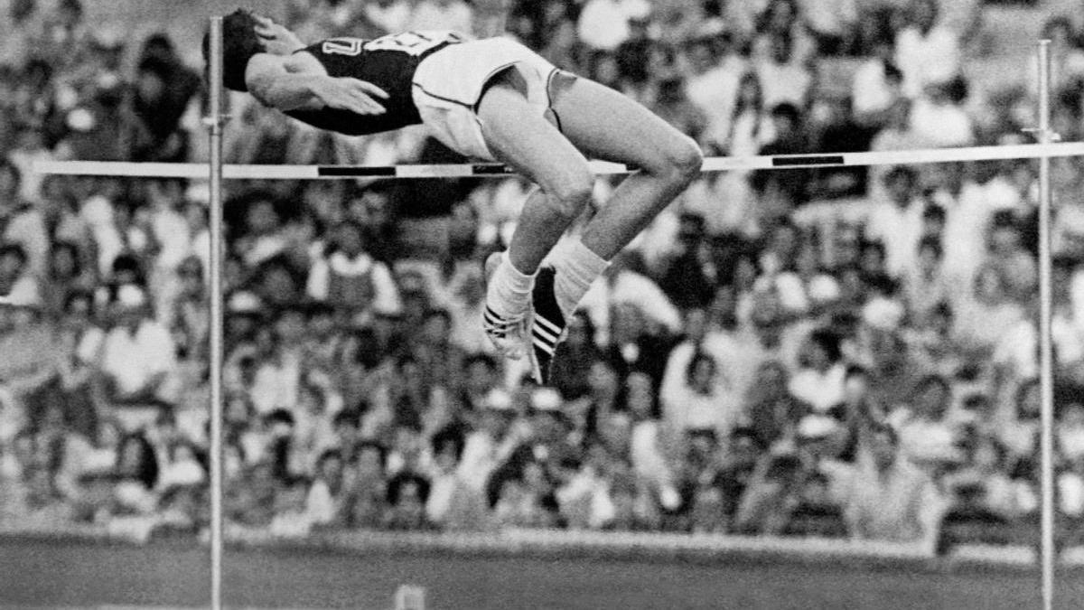 Dick Fosbury en los Juegos Olímpicos de México de 1968.