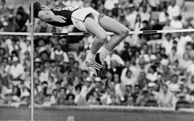 Dick Fosbury en los Juegos Olímpicos de México de 1968. Dick Fosbury en los Juegos Olímpicos de México de 1968.