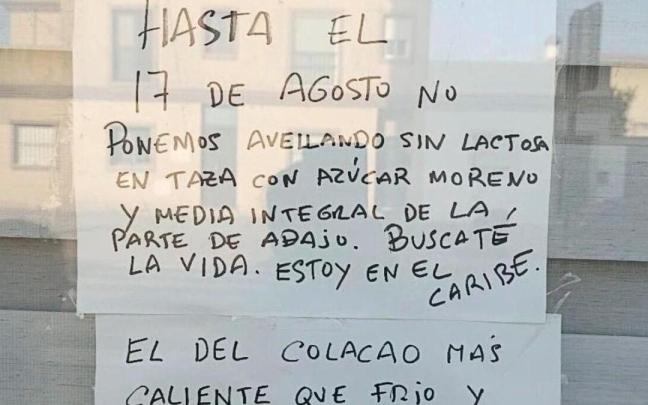 El cartel que ha colgado un bar anunciando su cierre por vacaciones