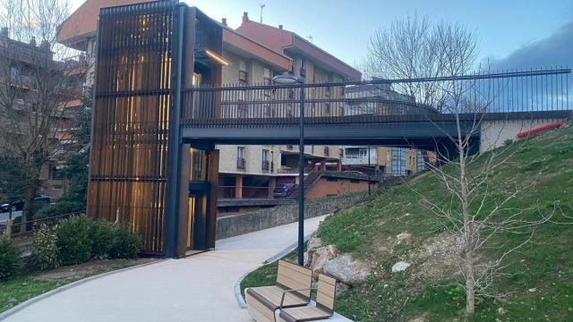 Plantas intermedia y superior del nuevo ascensor de Itzurunbidea en Zumaia.