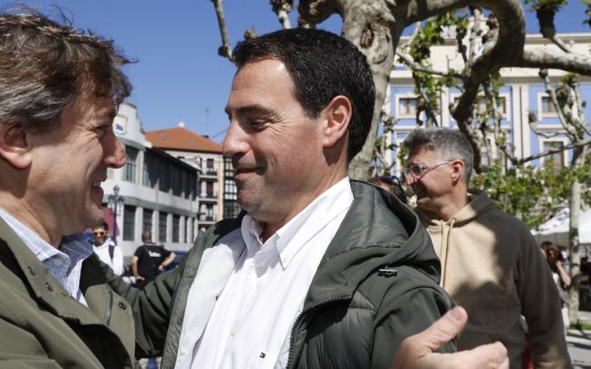 El candidato del PNV a lehendakari, Imanol Pradales, con el secretario general del PSE, Eneko Andueza / Efe El candidato del PNV a lehendakari, Imanol Pradales, con el secretario general del PSE, Eneko Andueza