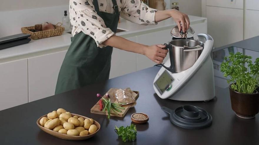 El truco de las cárcaras de huevo para limpiar la Thermomix