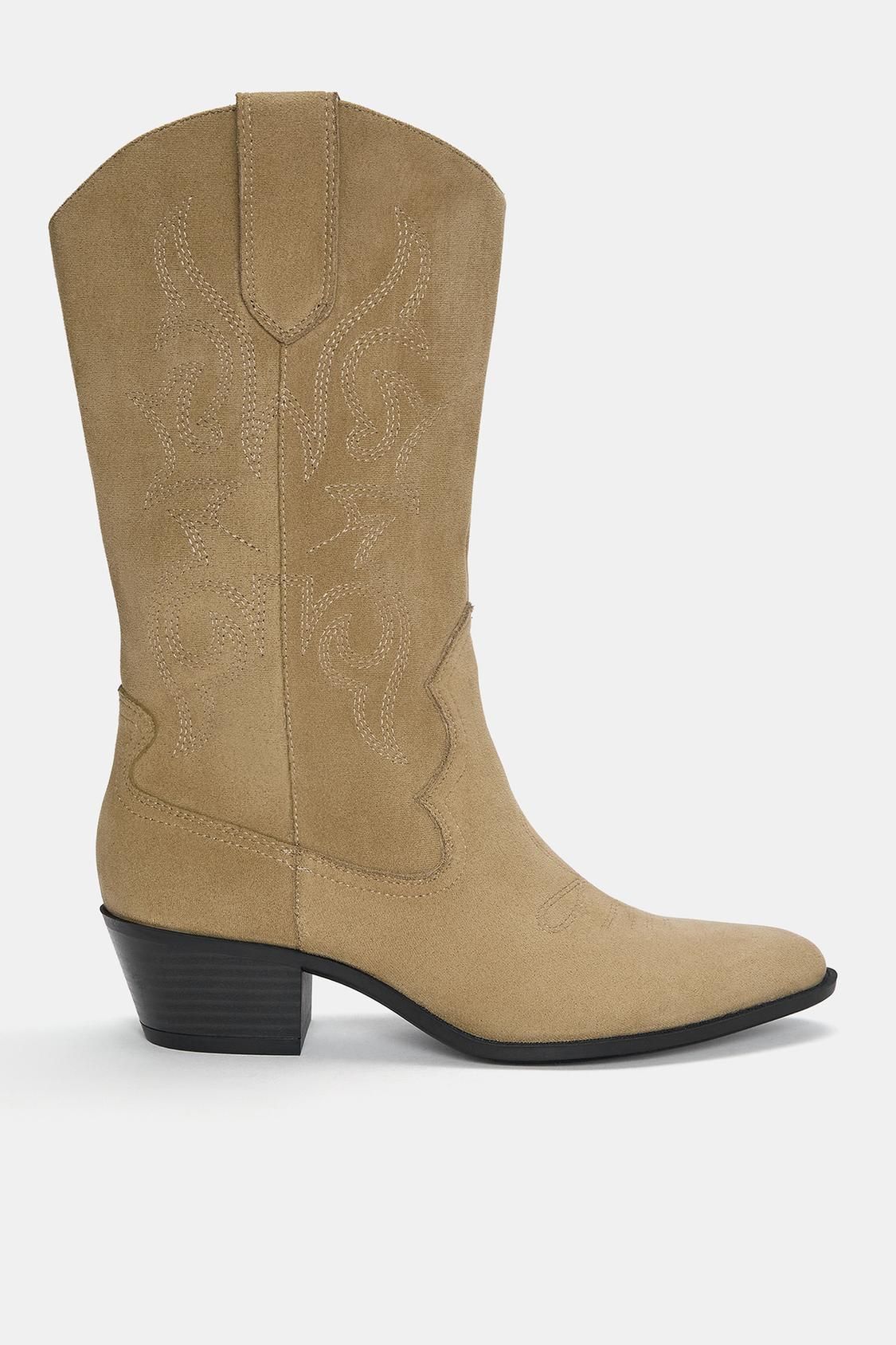 Botas cowboy marrones.