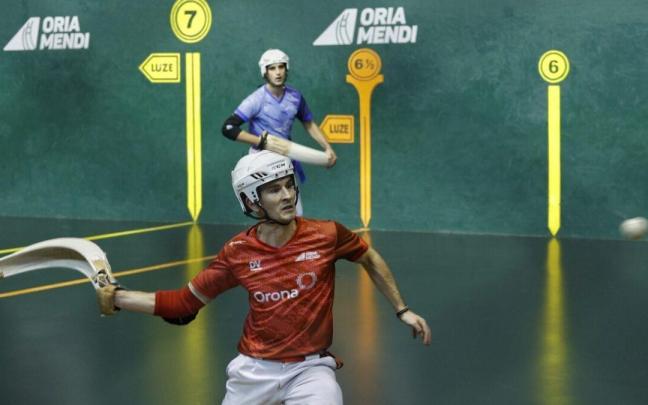 Ansa, nuevo campeón individual de remonte, con Juanenea al fondo.