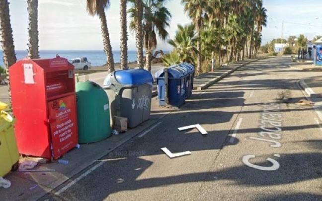 Punto de contenedores de Vélez-Málaga donde ha acontecido el suceso