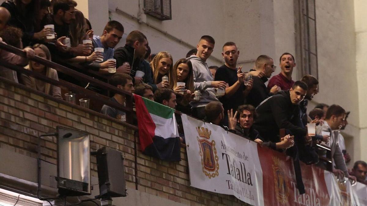 En el frontón Ereta se exhibió alguna bandera palestina.