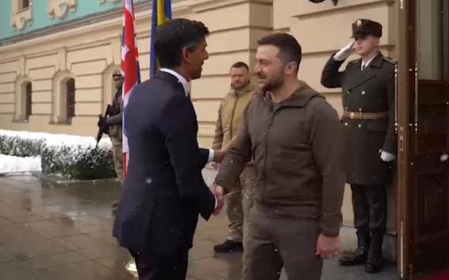 El primer ministro británico Rishi Sunak viajó por primera vez a Kiev a finales de noviembre de 2022. El primer ministro británico Rishi Sunak viajó por primera vez a Kiev a finales de noviembre de 2022.