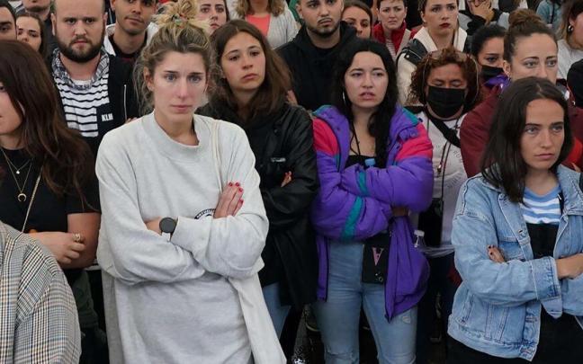 Concentración de repulsa ante una agresión machista en fiestas de un municipio vizcaino.