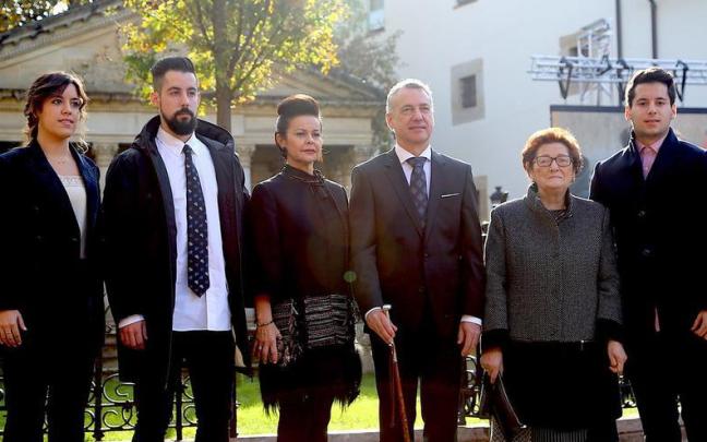 Flori Renteria junto al lehendakari Iñigo Urkullu en 2016 / EAJPNV Flori Renteria junto al lehendakari Iñigo Urkullu en 2016