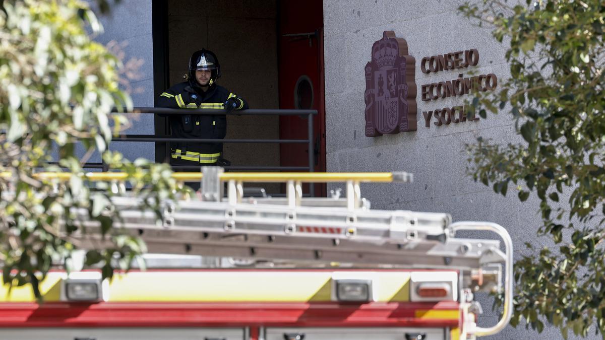 Incendio en la sede del Centro Económico y Social, junto al Ministerio de Sanidad