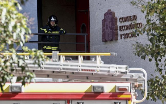 Incendio en la sede del Centro Económico y Social, junto al Ministerio de Sanidad