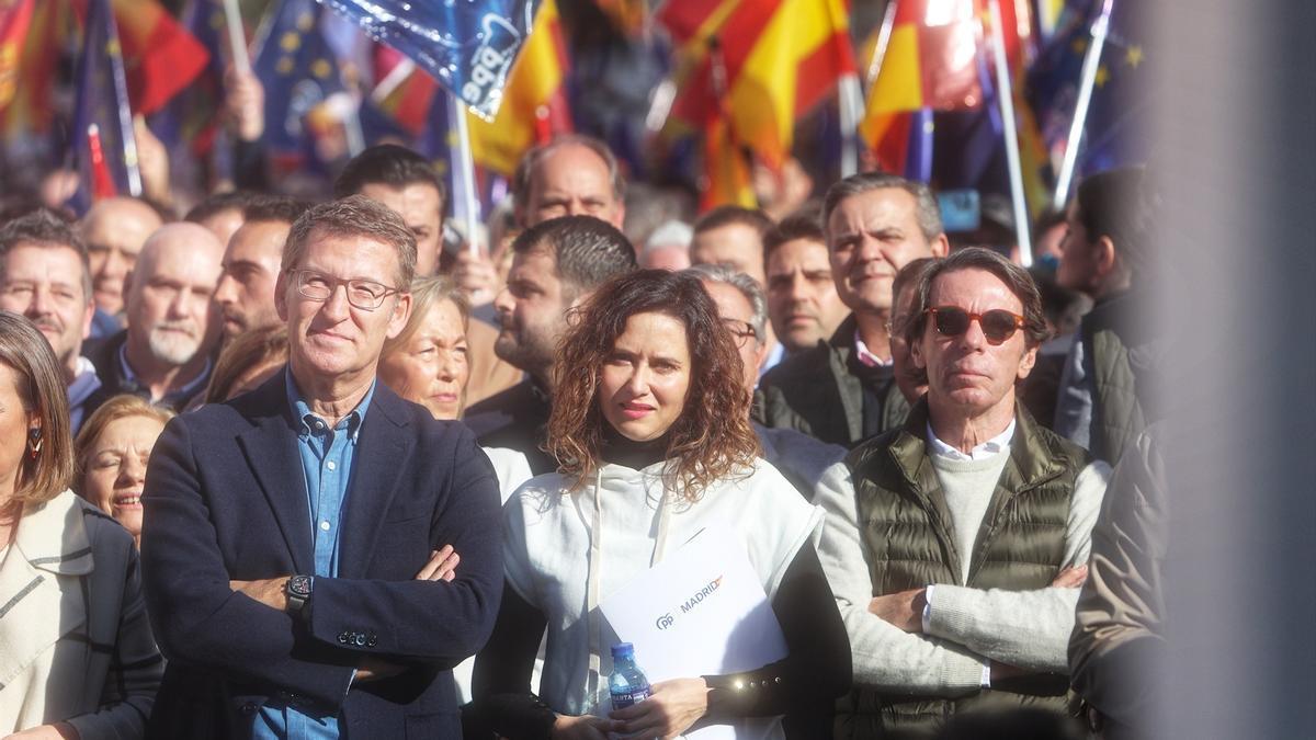 Feijóo, Ayuso y Aznar, durante la marcha contra la ley de amnistía.