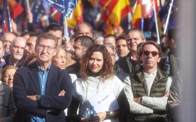 Feijóo, Ayuso y Aznar, durante la marcha contra la ley de amnistía.
