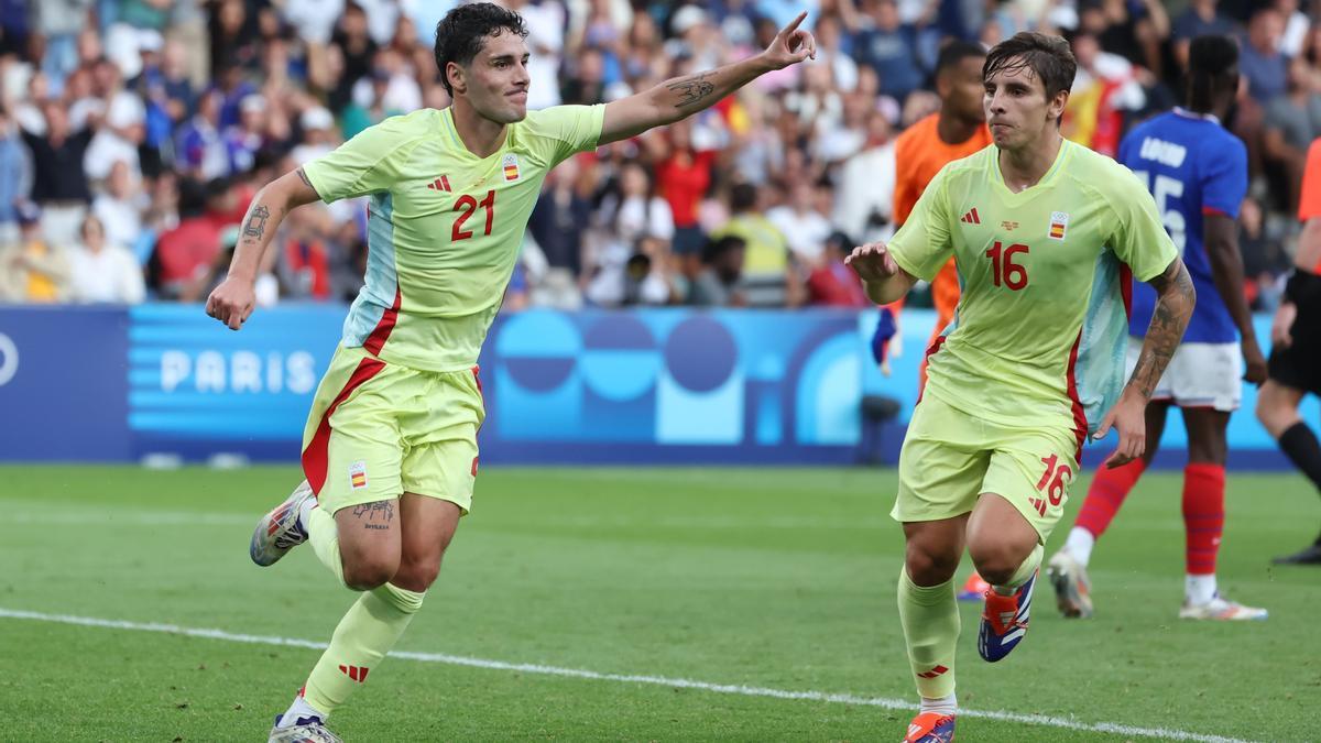 El jugador español Sergio Camello celebra su primer gol ante Francia.