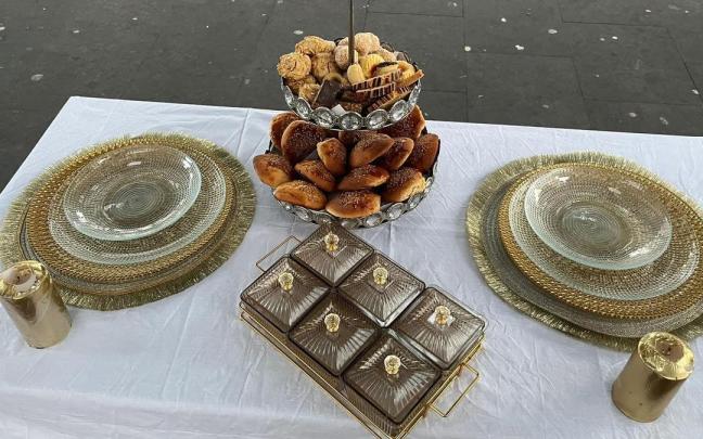 Una selección de dulces árabes tradicionales endulzará el encuentro de convivencia en torno a la mesa.