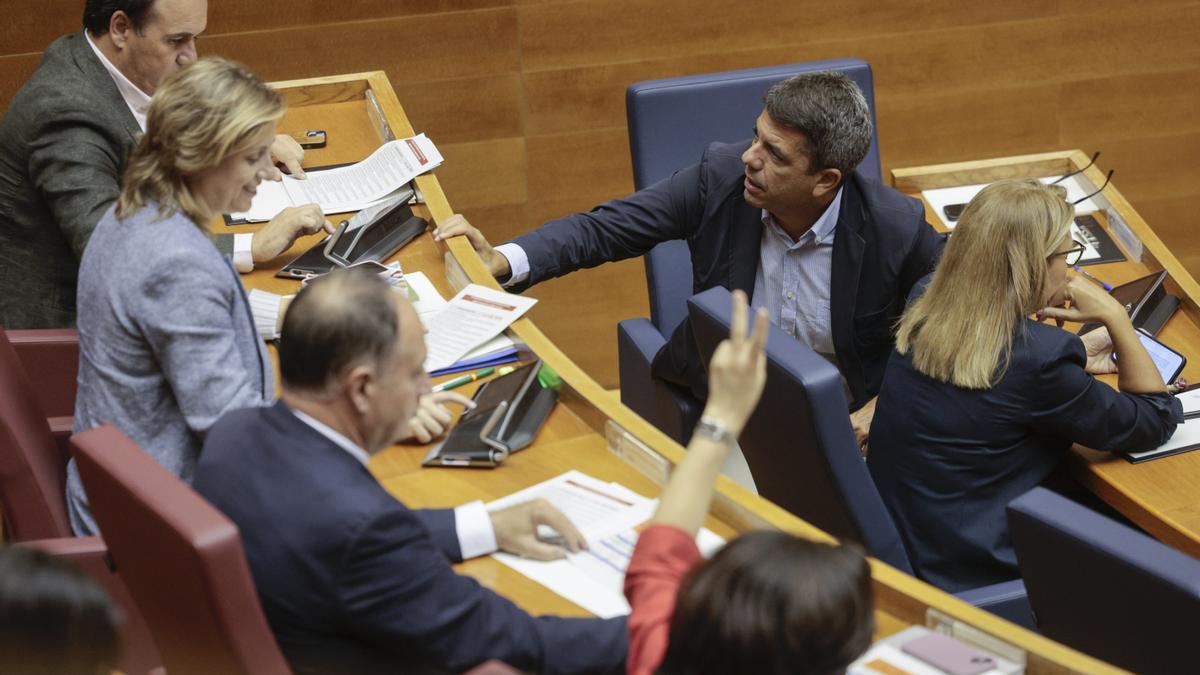 El PP y Vox rechazan en Les Corts instar a Mazón a ir a declarar ante la jueza de la dana