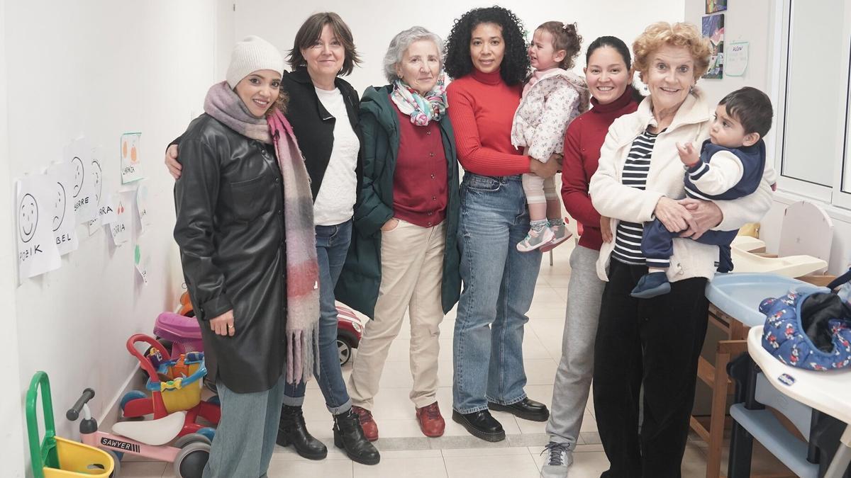 Voluntarias, trabajadoras y madres del proyecto Txiki Txoko, de la asociación Arrats