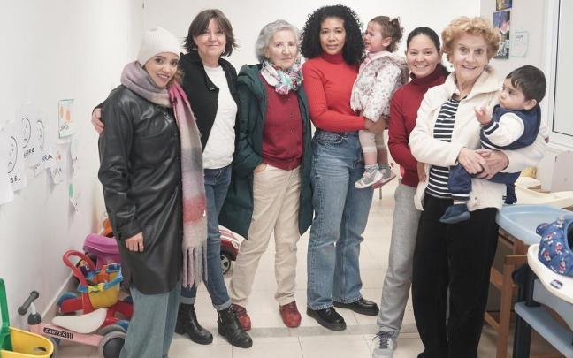 Voluntarias, trabajadoras y madres del proyecto Txiki Txoko, de la asociación Arrats