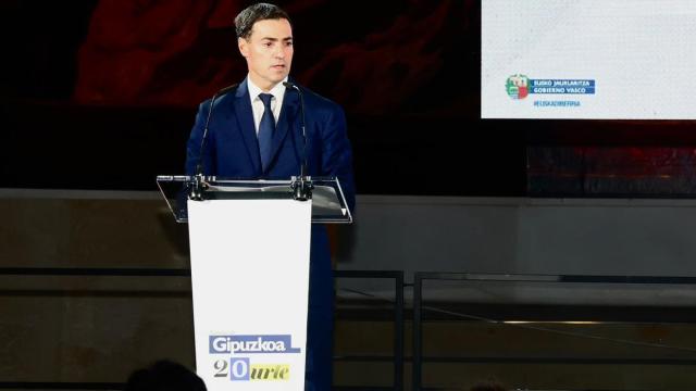 El lehendakari, Imanol Pradales, en el acto institucional del 20º aniversario de Noticias de Gipuzkoa