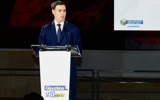 El lehendakari, Imanol Pradales, en el acto institucional del 20º aniversario de Noticias de Gipuzkoa
