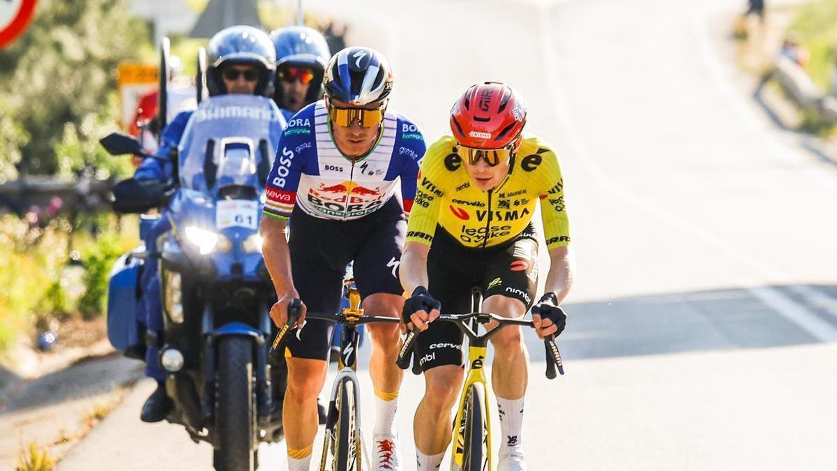 Vingegaard y Evenepoel, en fuga tras los abanicos.