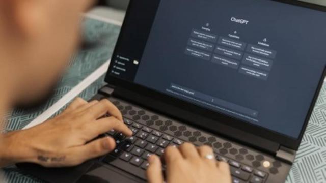 Ordenador con Chat GPT.