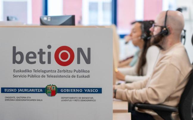 Trabajadores del servicio de teleasistencia betiON