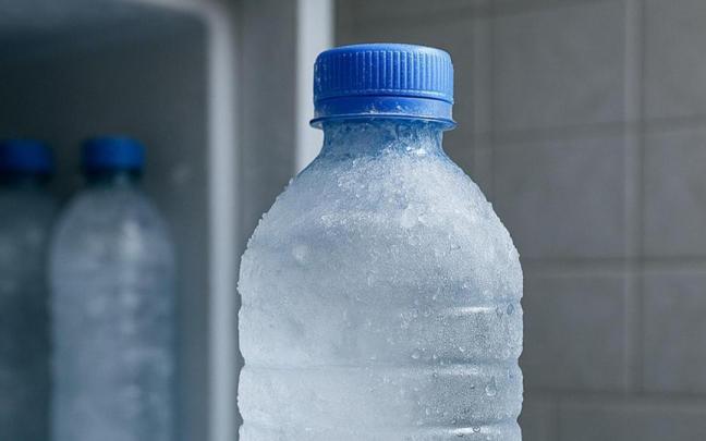 El método de la botella para refrescar la casa en verano sin electrodomésticos / NTM El método de la botella para refrescar la casa en verano sin electrodomésticos