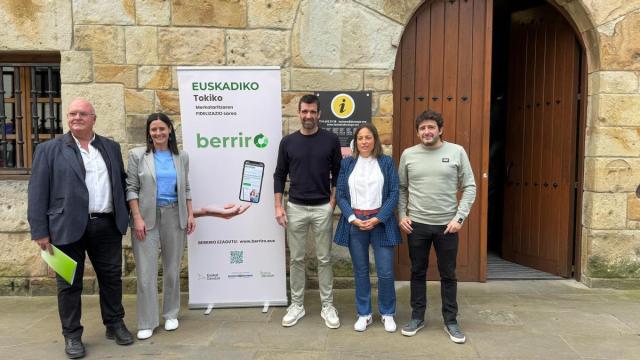 Instituciones y asociaciones comerciales en la presentación de ‘Berriro’.