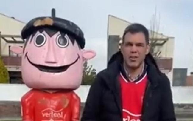 Javier García, junto a Rojillo, en el vídeo. Javier García, junto a Rojillo, en el vídeo.