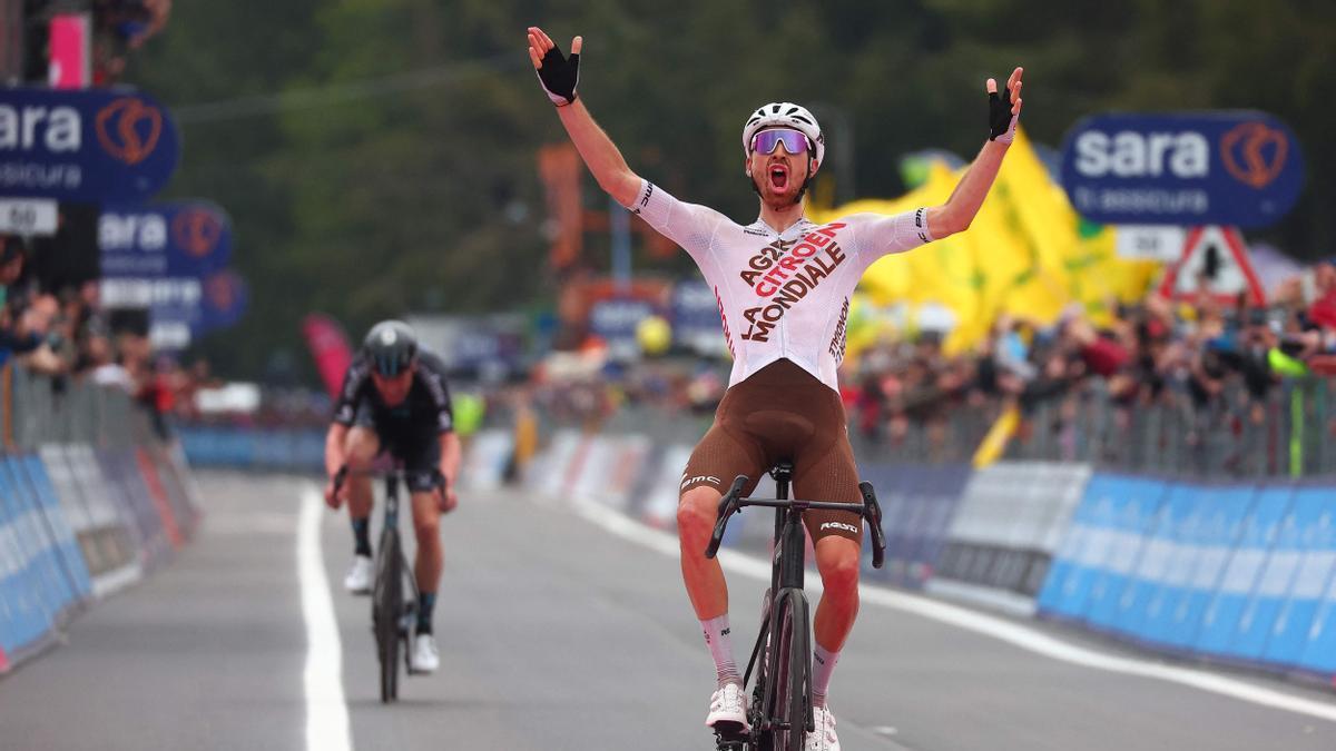 Paret-Peintre vence ante Leknessund, nuevo líder del Giro.