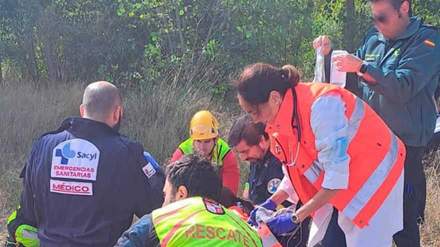 Una alumna de una escuela de pilotos ha fallecido y su instructor ha resultado herido grave al estrellarse contra el suelo una avioneta en la que viajaban en Abia de las Torres (Palencia).