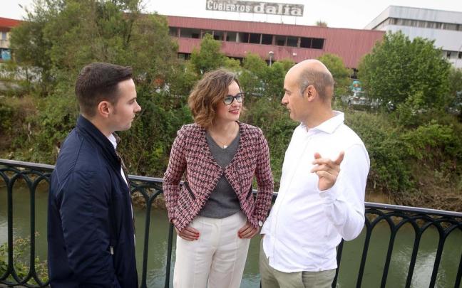 Elixabete Etxanobe, junto a Julen Karrion y Xabier Irazabal, candidatos en Murueta y Gernika Elixabete Etxanobe, junto a Julen Karrion y Xabier Irazabal, candidatos en Murueta y Gernika
