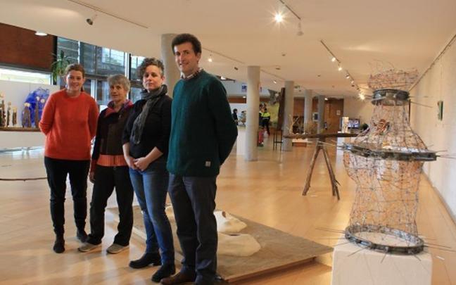 'Zubiak ehuntzen' erakusketaren aurkezpena.