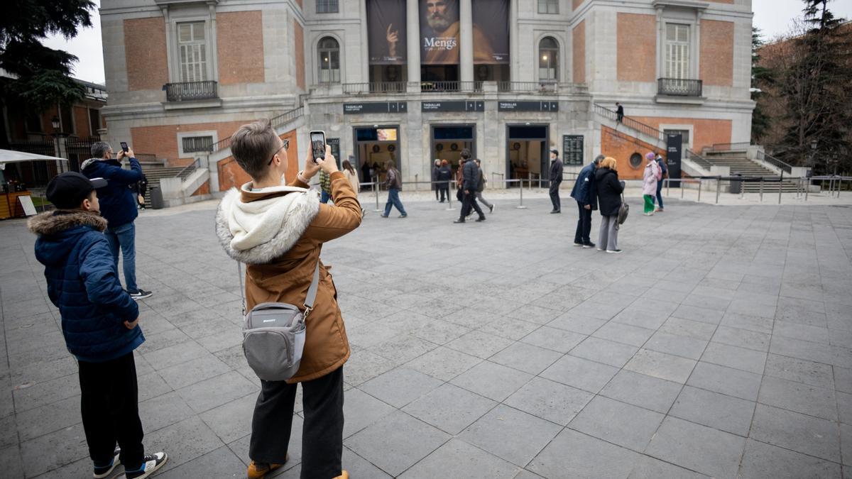 Imagen de archivo de turistas en Madrid.