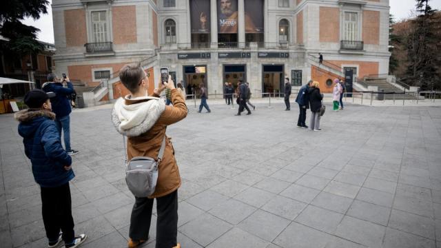 Imagen de archivo de turistas en Madrid.
