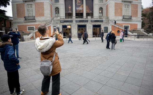 Imagen de archivo de turistas en Madrid.