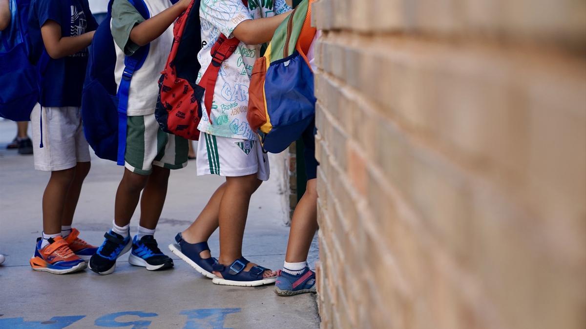 Alumnos de primeros cursos de primaria.