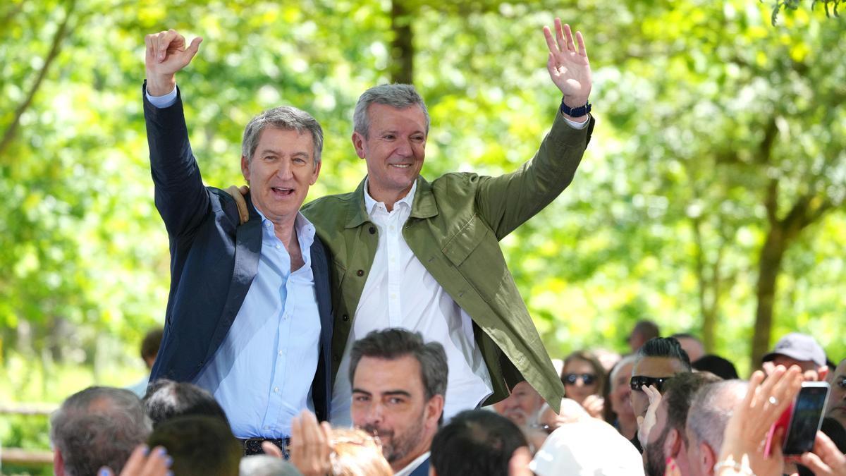 Alberto Núñez Feijóo y Alfonso Rueda, dos gallegos que rechazan que su lengua sea oficial en las instituciones europeas