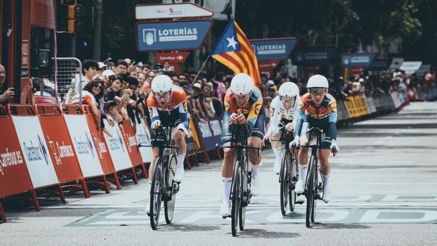 La ciclista neerlandesa Ellen van Dijk (Lidl-Trek), líder de la carrera.