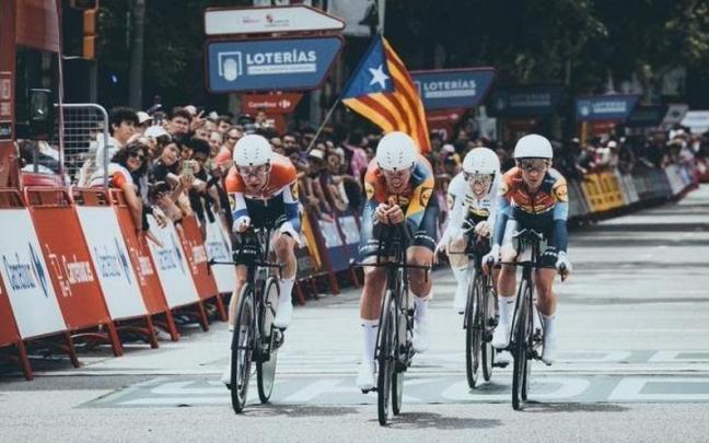 La ciclista neerlandesa Ellen van Dijk (Lidl-Trek), líder de la carrera. / La Vuelta femenina La ciclista neerlandesa Ellen van Dijk (Lidl-Trek), líder de la carrera.