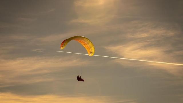 Imagen de archivo de un parapente.