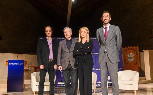 Roane Carey, Iñaki Gabilondo, María Pilar Rodríguez y Xabier Riezu, el pasado viernes en Donostia. Foto: Arnaitz Rubio Roane Carey, Iñaki Gabilondo, María Pilar Rodríguez y Xabier Riezu, el pasado viernes en Donostia. Foto: Arnaitz Rubio